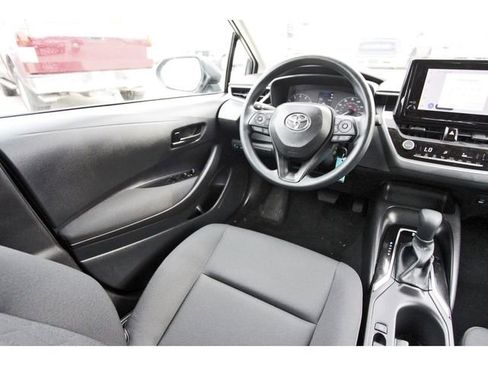 Used 2025 Toyota Corolla LE image 7