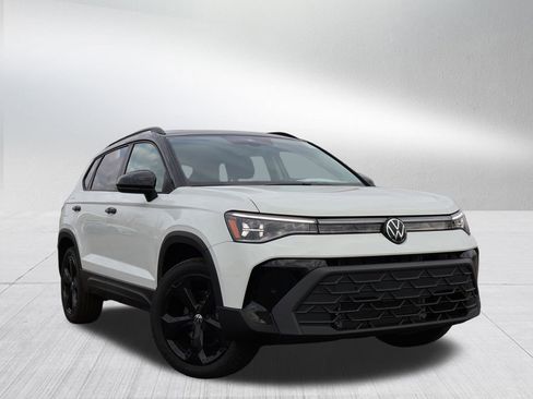 New 2026 Volkswagen Taos SE image 1