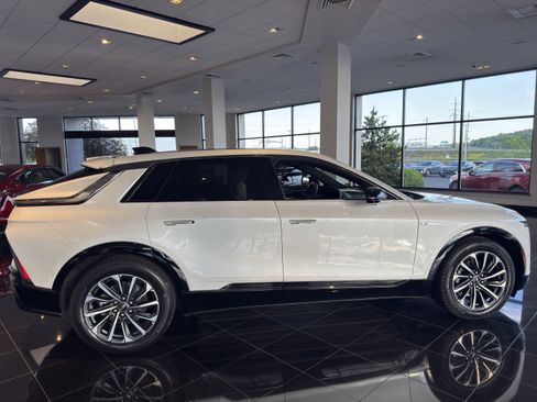 Certified 2024 Cadillac Lyriq Sport AWD/4WD image 7