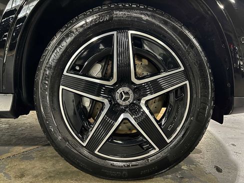 Used 2025 Mercedes-Benz GLC 300 4MATIC image 9