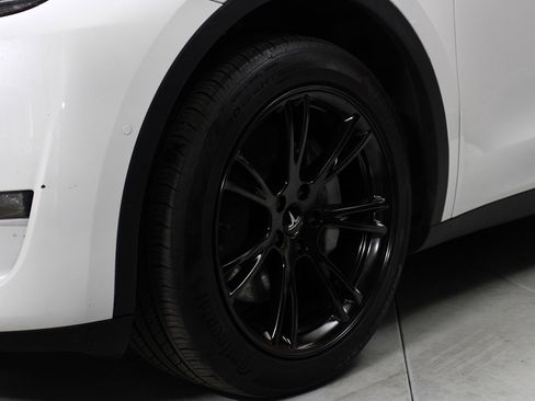 Used 2022 Tesla Model Y Long Range image 6