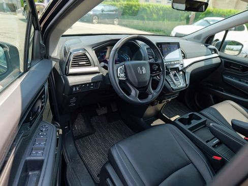 Used 2023 Honda Odyssey Touring image 16