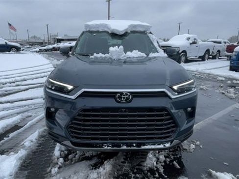 Used 2024 Toyota Grand Highlander Platinum image 4