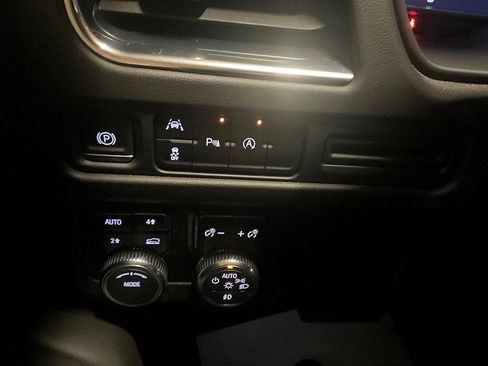 Used 2023 GMC Yukon SLT image 25