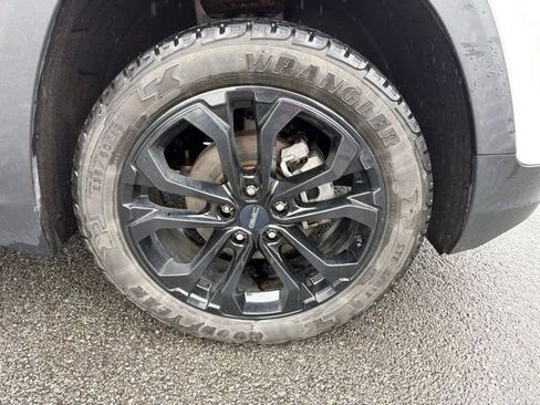 Used 2020 GMC Terrain SLE w/ Driver Convenience Package AWD/4WD image 9