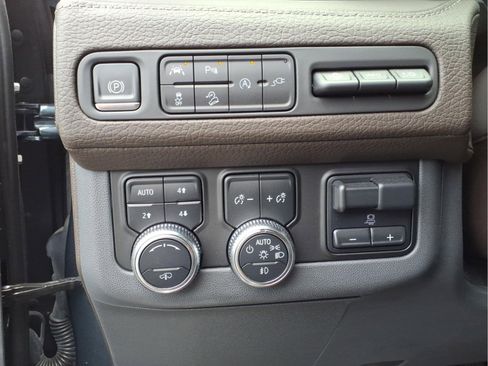 Used 2021 GMC Yukon Denali w/ Denali Ultimate Package AWD/4WD image 17
