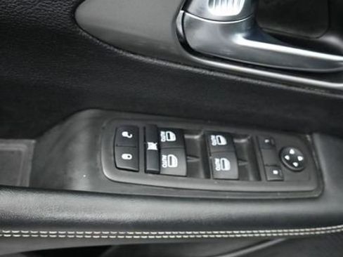 Used 2025 Chrysler Pacifica Select image 13