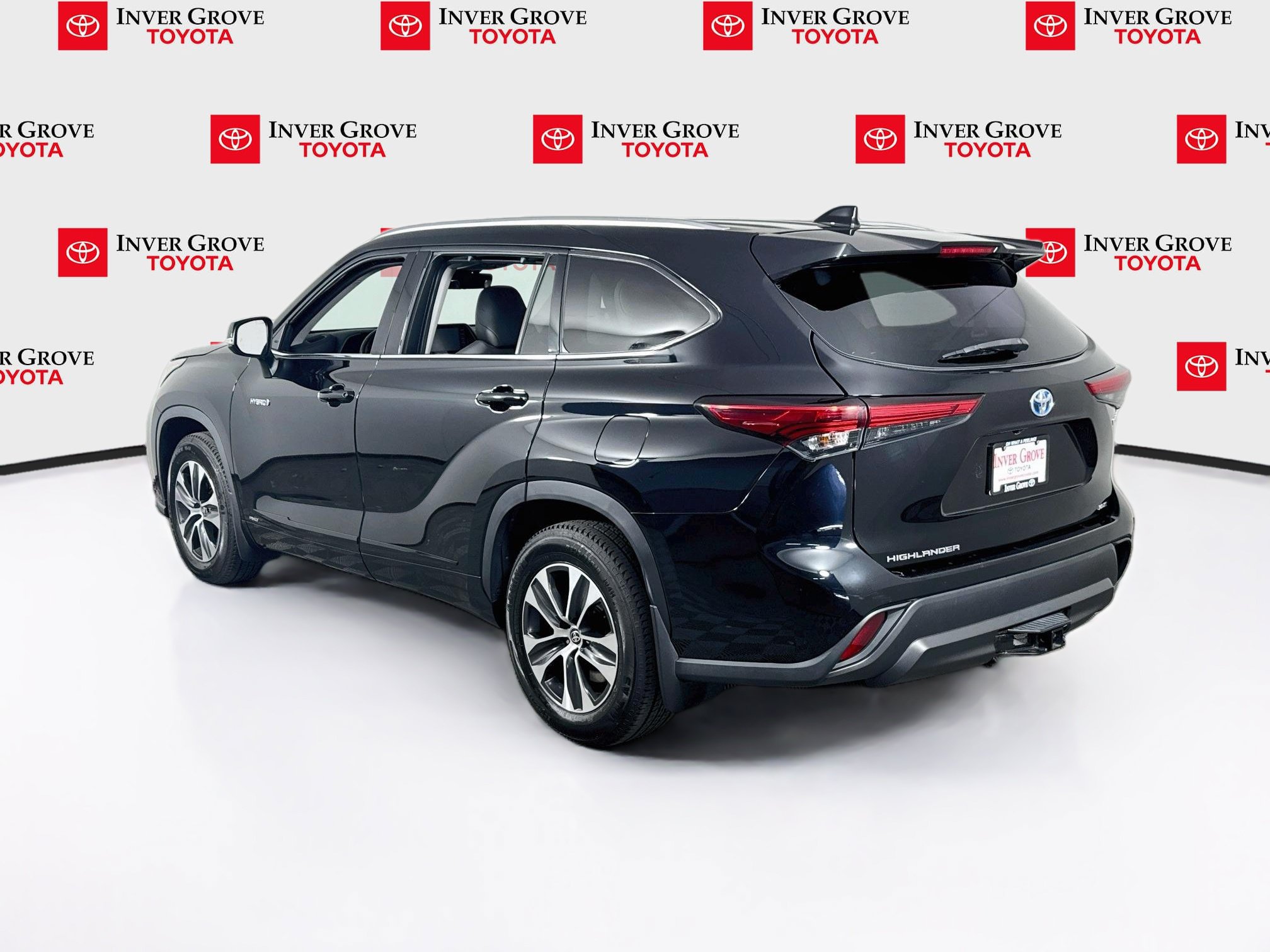 Used 2020 Toyota Highlander XLE AWD/4WD image 7
