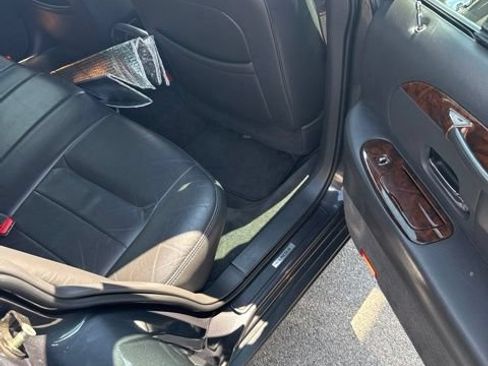 Used 1998 Lincoln Town Car Signature RWD image 12