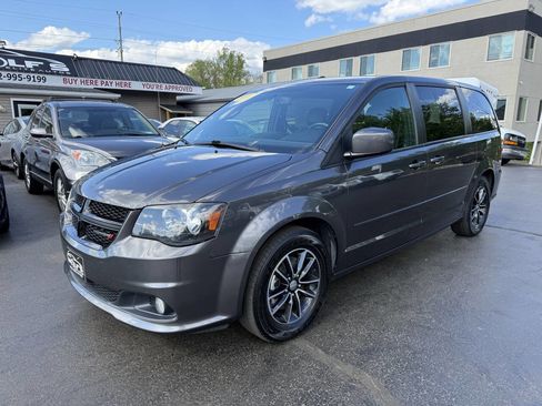 Used 2017 Dodge Grand Caravan SXT w/ Driver Convenience Group FWD image 1
