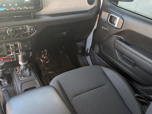 Used 2024 Jeep Wrangler Unlimited Sport AWD/4WD image 30