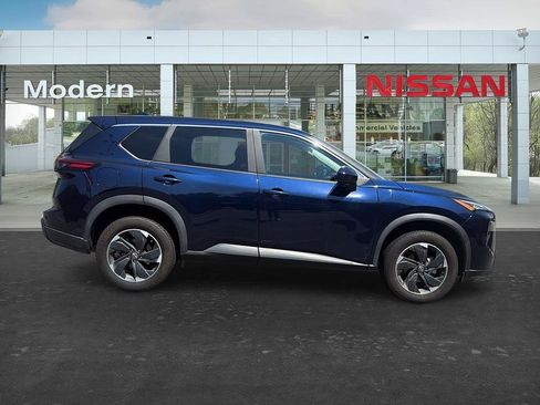 Certified 2025 Nissan Rogue SV AWD/4WD image 6