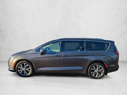 Used 2017 Chrysler Pacifica Limited w/ UConnect Theater Package image 9