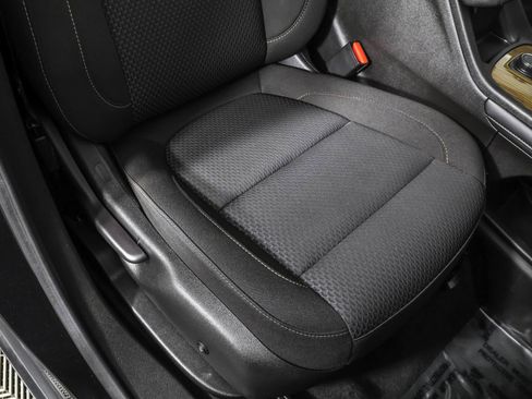 Certified 2023 GMC Acadia SLE w/ LPO, Floor Liner Package image 51