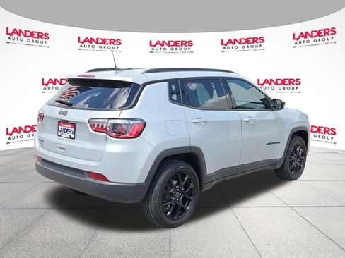 Used 2026 Jeep Compass Latitude AWD/4WD image 3