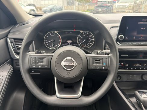 Used 2024 Nissan Rogue SV FWD image 13
