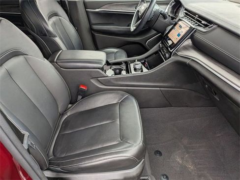 Used 2022 Jeep Grand Cherokee L Limited w/ Black Appearance Package image 30