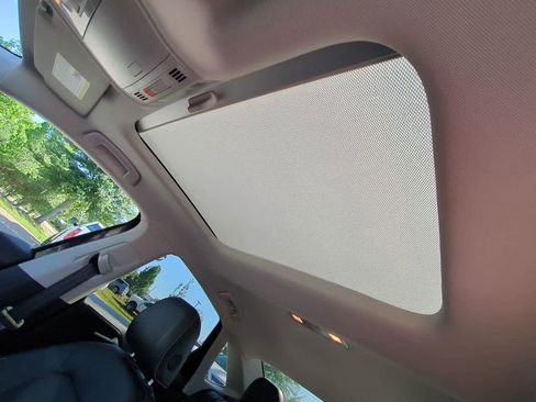 Used 2024 Volkswagen Jetta SE w/ Panoramic Sunroof Package FWD image 19
