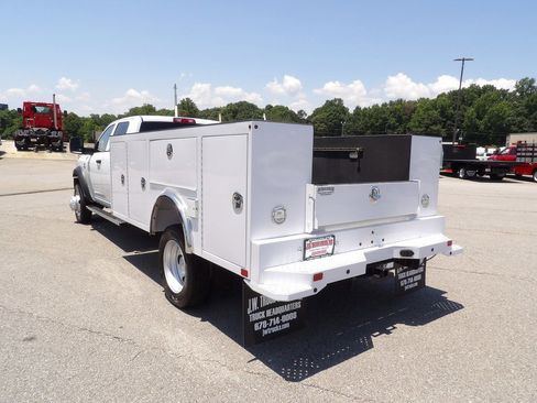 Used 2024 RAM 5500 Tradesman w/ Chrome Appearance Group AWD/4WD image 5