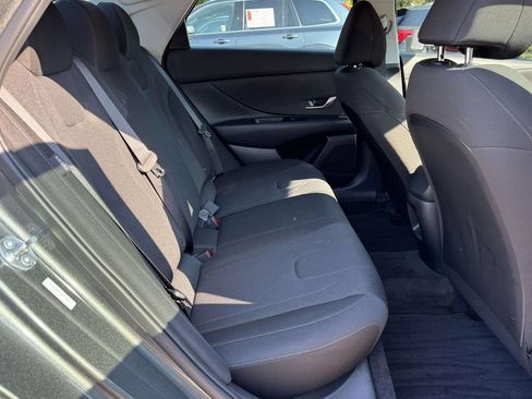 Used 2025 Hyundai Elantra SE FWD image 16