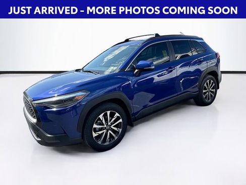 Used 2024 Toyota Corolla Cross XLE w/ Convenience Package AWD/4WD image 3