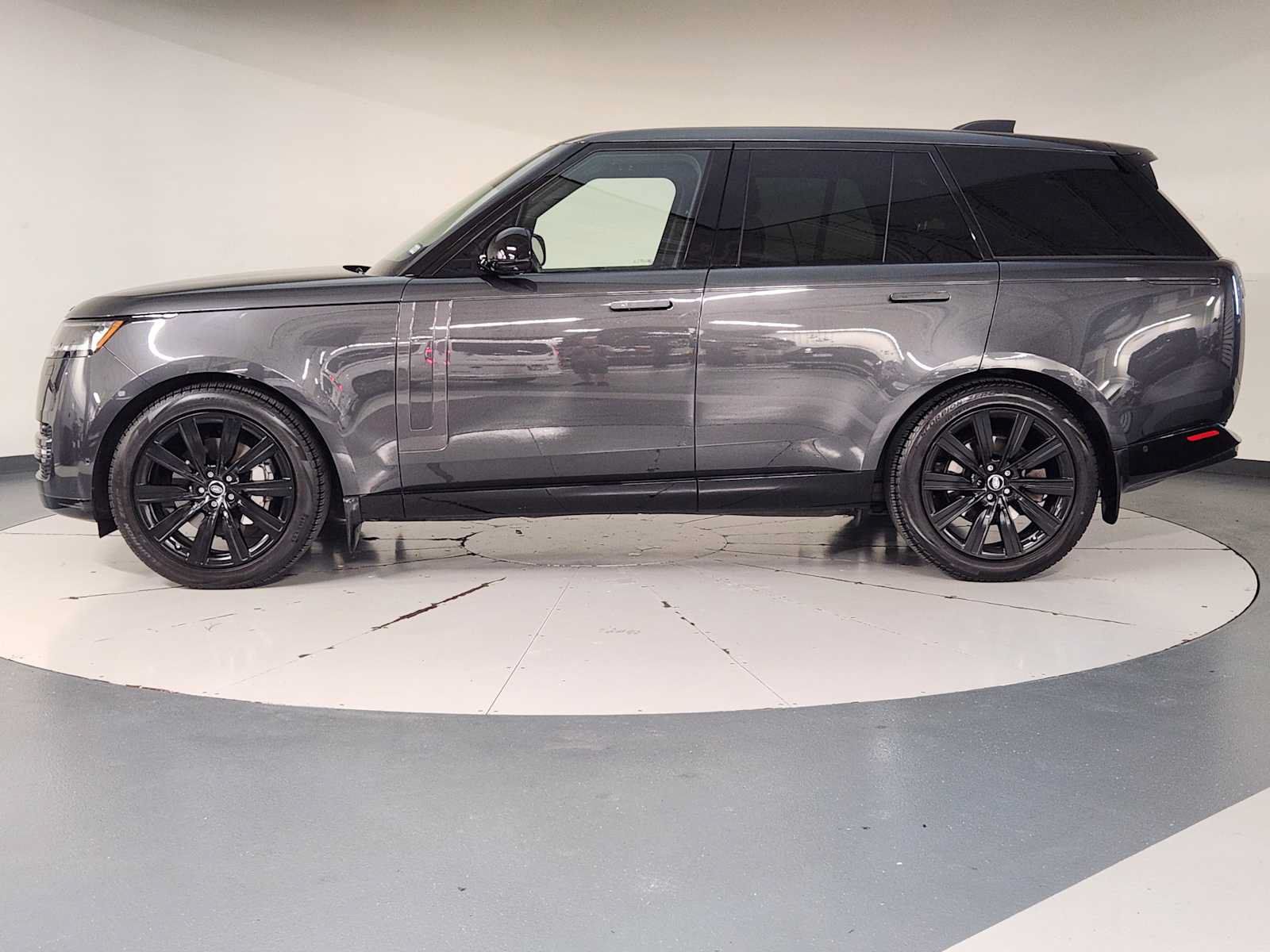 Used 2025 Land Rover Range Rover SE AWD/4WD image 5