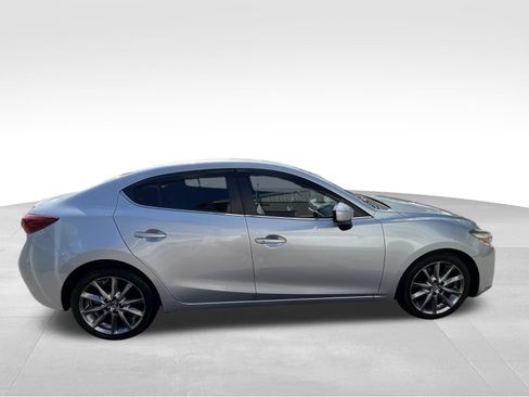Used 2018 MAZDA MAZDA3 Touring FWD image 4