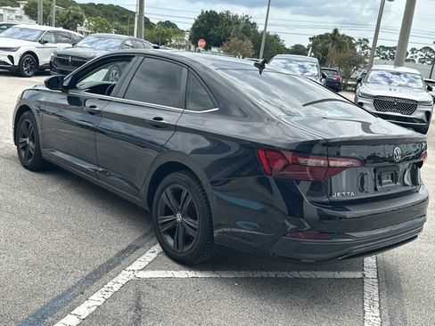 Used 2022 Volkswagen Jetta SE w/ Panoramic Sunroof Package FWD image 17