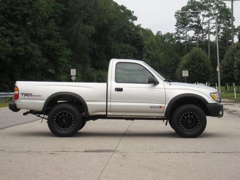 Used 2002 Toyota Tacoma 2WD Regular Cab image 9