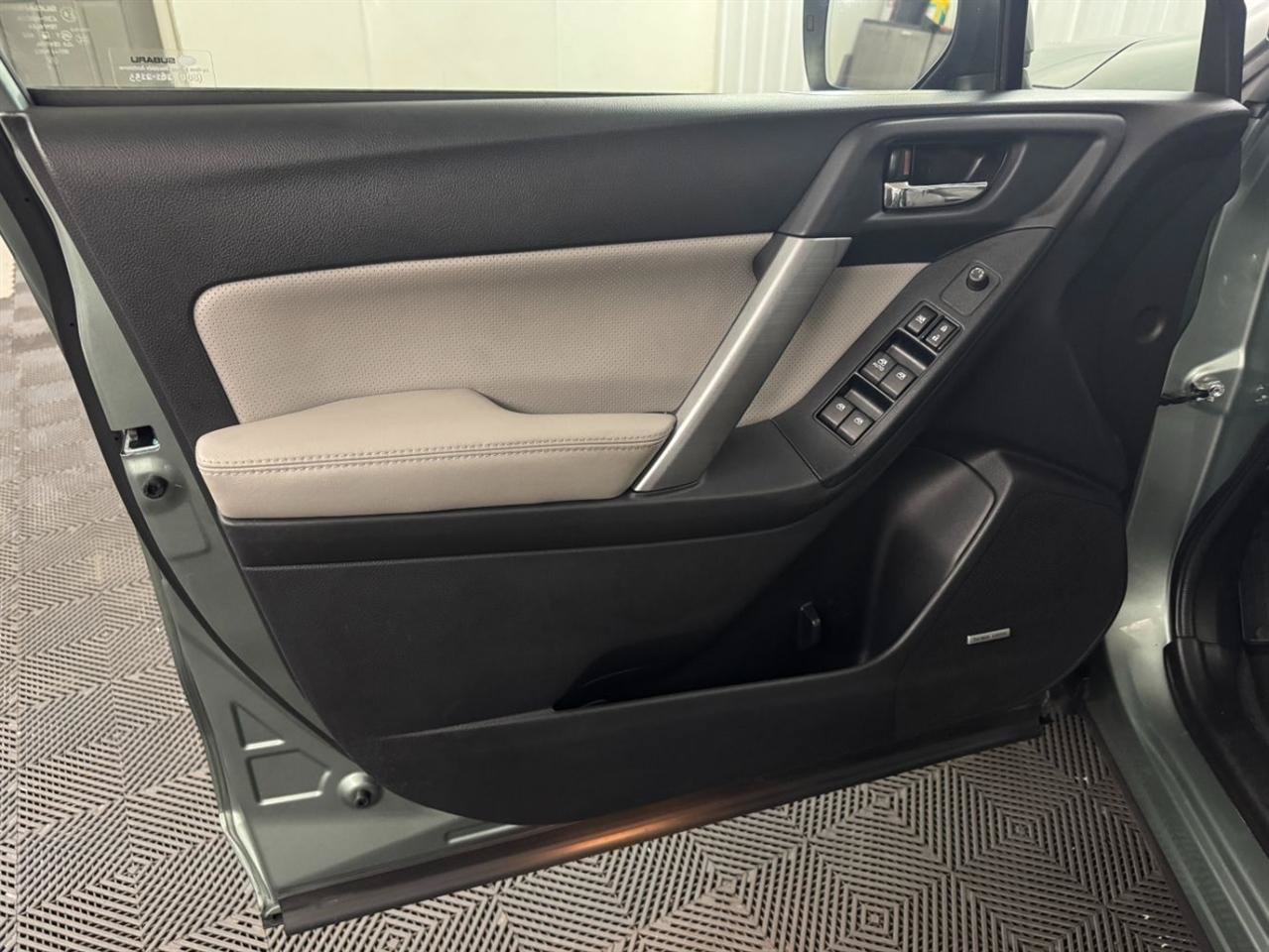 Used 2016 Subaru Forester 2.5i Touring w/ Eyesight & Navigation System AWD/4WD image 21