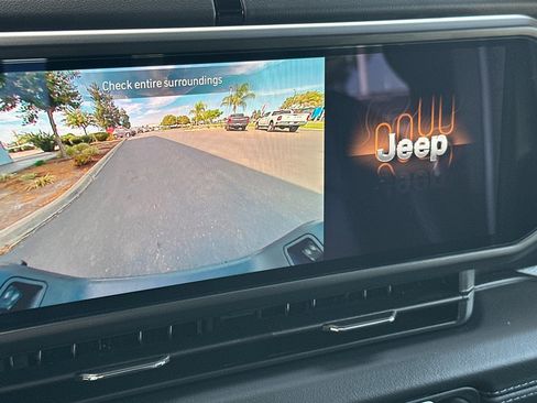 New 2025 Jeep Gladiator Sport image 18