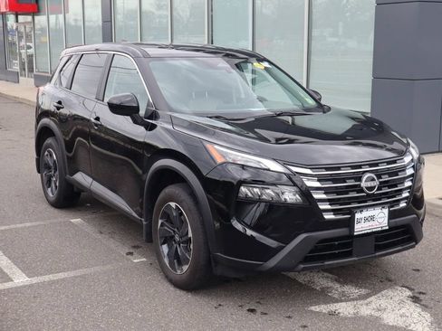 Certified 2025 Nissan Rogue SV AWD/4WD image 3