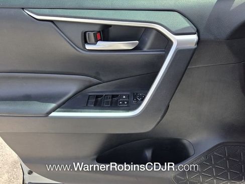 Used 2019 Toyota RAV4 XLE FWD image 31