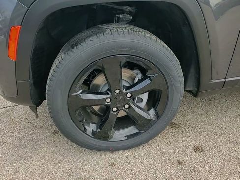 New 2026 Jeep Grand Cherokee Limited w/ Limited Altitude Package image 18