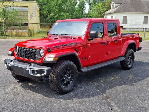 Used 2025 Jeep Gladiator Sport AWD/4WD image 3