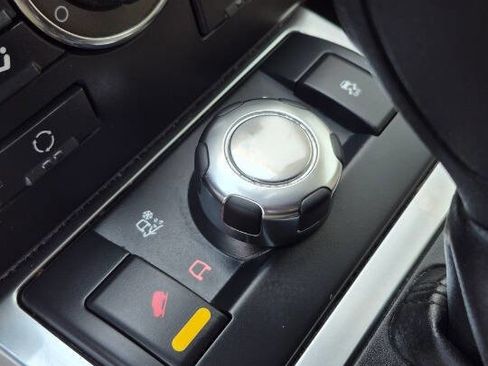 Used 2012 Land Rover LR2 HSE image 47