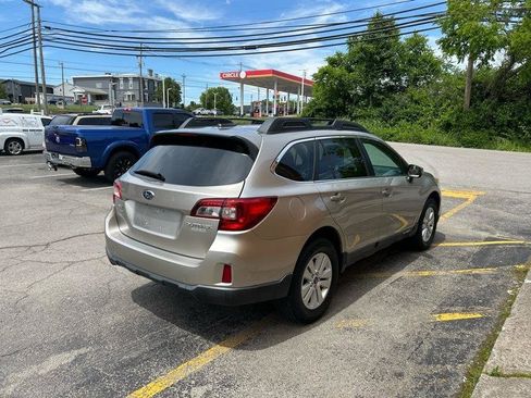 Used 2017 Subaru Outback 2.5i Premium AWD/4WD image 4