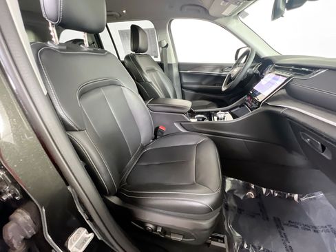 Used 2023 Jeep Grand Cherokee Limited AWD/4WD image 27