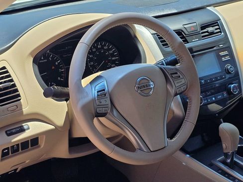 Used 2015 Nissan Altima 2.5 SV FWD image 17