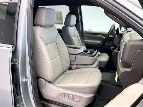 New 2026 GMC Sierra 3500 SLT image 9