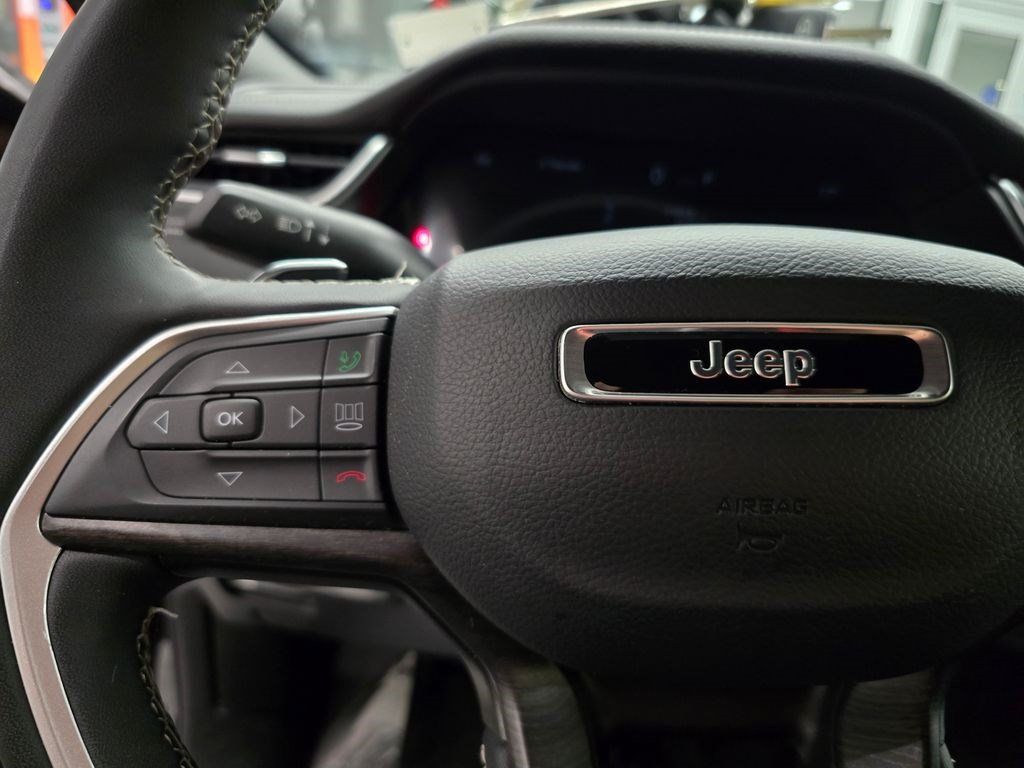 Used 2024 Jeep Grand Cherokee L Limited w/ Luxury Tech Group II AWD/4WD image 20
