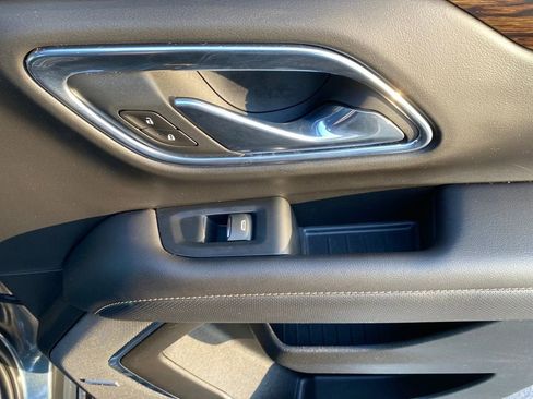 Used 2021 Chevrolet Tahoe Premier w/ Premium Package image 14