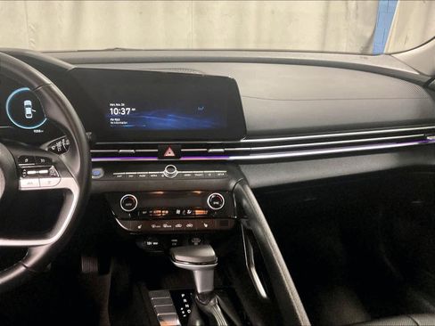 Used 2022 Hyundai Elantra Limited image 18