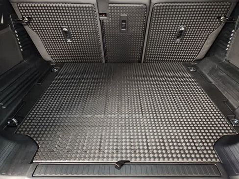 New 2026 Land Rover Defender 110 X-Dynamic SE AWD/4WD image 61