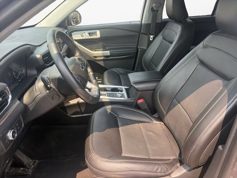 Used 2022 Ford Explorer Limited w/ Equipment Group 301A AWD/4WD image 9