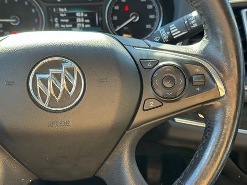 Used 2018 Buick Enclave Essence image 22