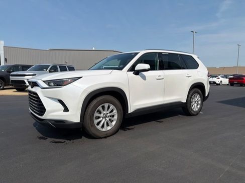 Used 2024 Toyota Grand Highlander AWD image 3