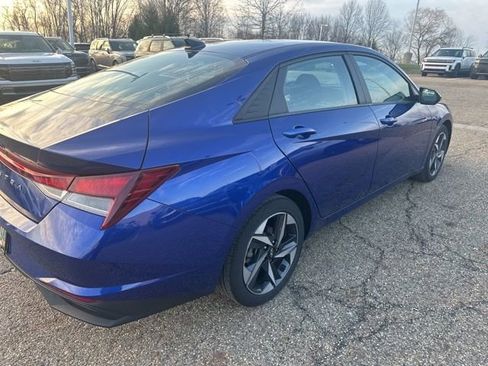 Used 2023 Hyundai Elantra SEL w/ Convenience Package image 3