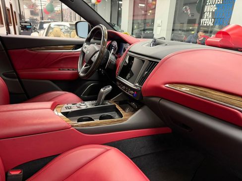 Used 2022 Maserati Levante GT image 40