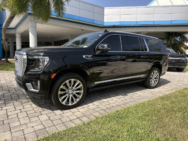 Used 2023 GMC Yukon XL Denali AWD/4WD image 21